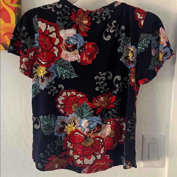 Eva Franco Black Floral Short Sleeve Top - Picture 3 of 3